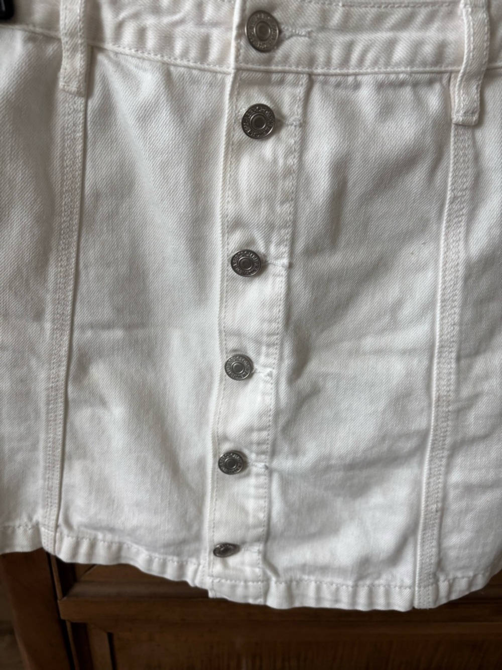 Abercrombie & Fitch White Button-Front Mini Skirt size 00 EUC - Picture 2 of 3